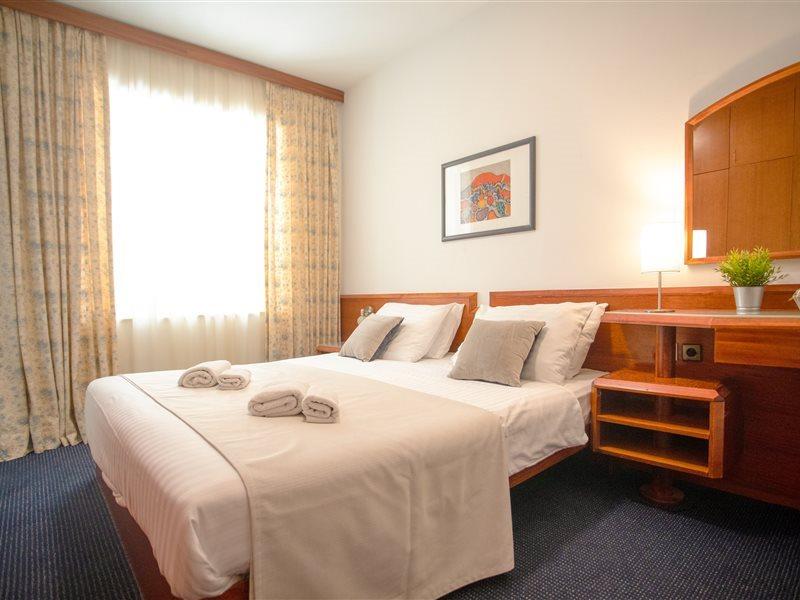 Hotel Komodor Дубровник Екстериор снимка