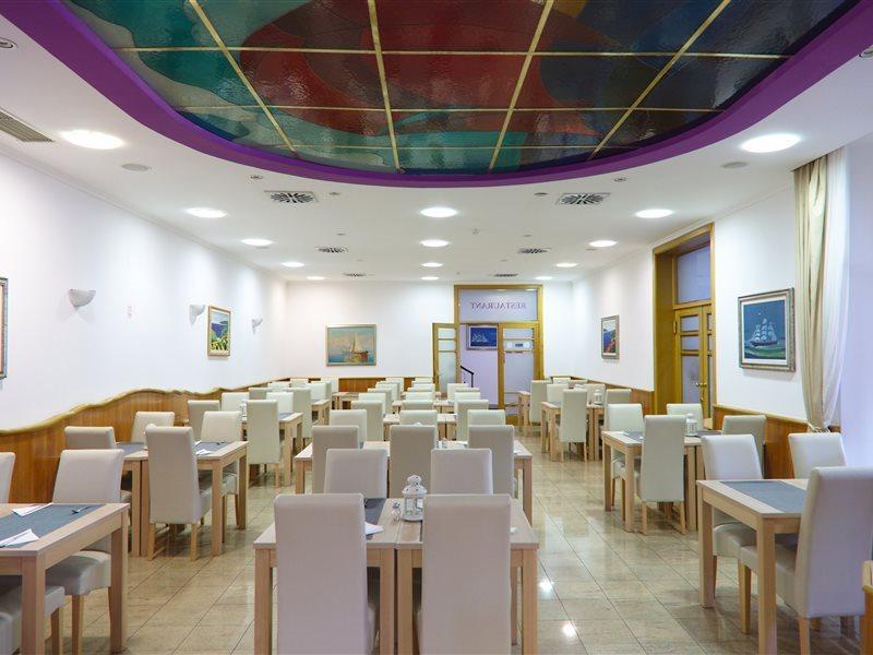 Hotel Komodor Дубровник Екстериор снимка