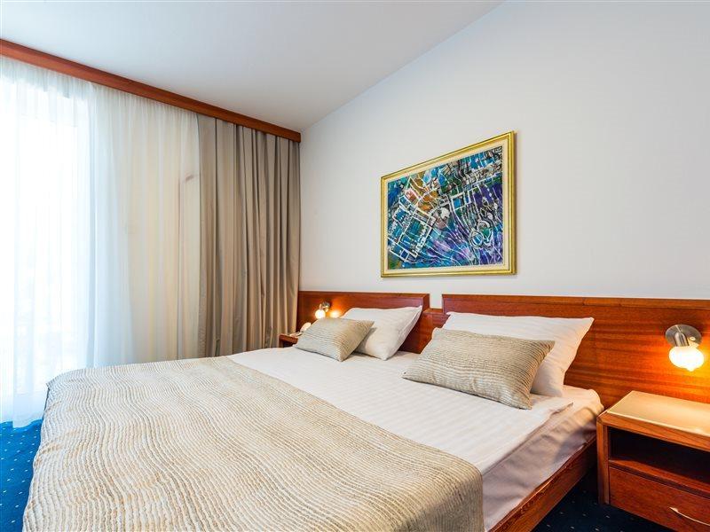Hotel Komodor Дубровник Екстериор снимка