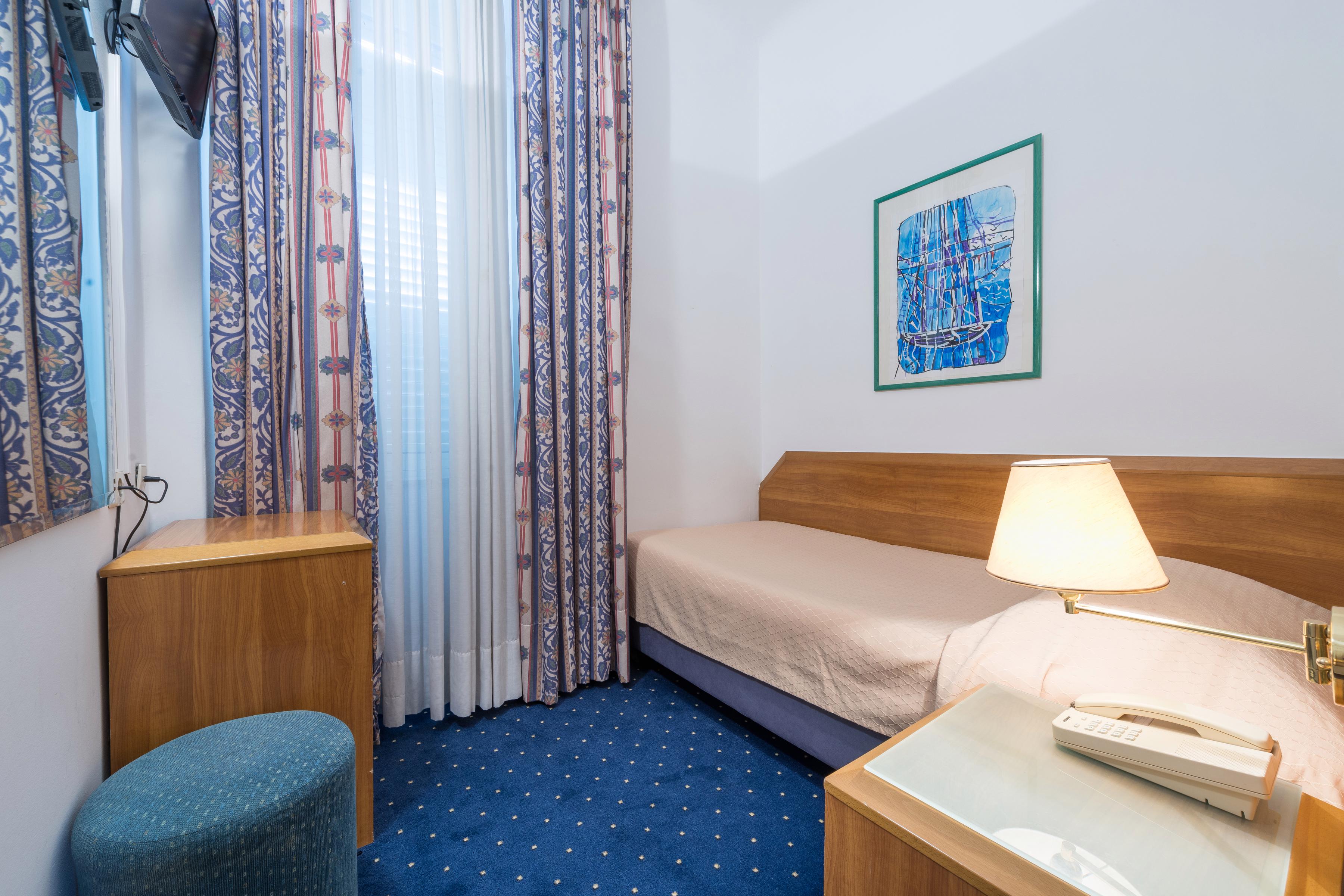 Hotel Komodor Дубровник Екстериор снимка