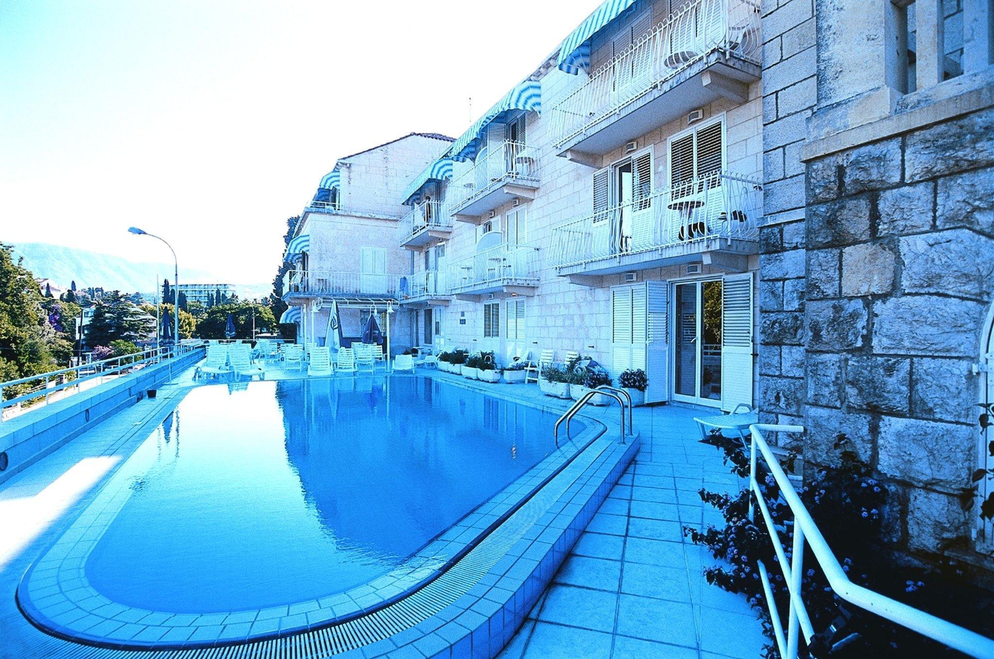 Hotel Komodor Дубровник Екстериор снимка