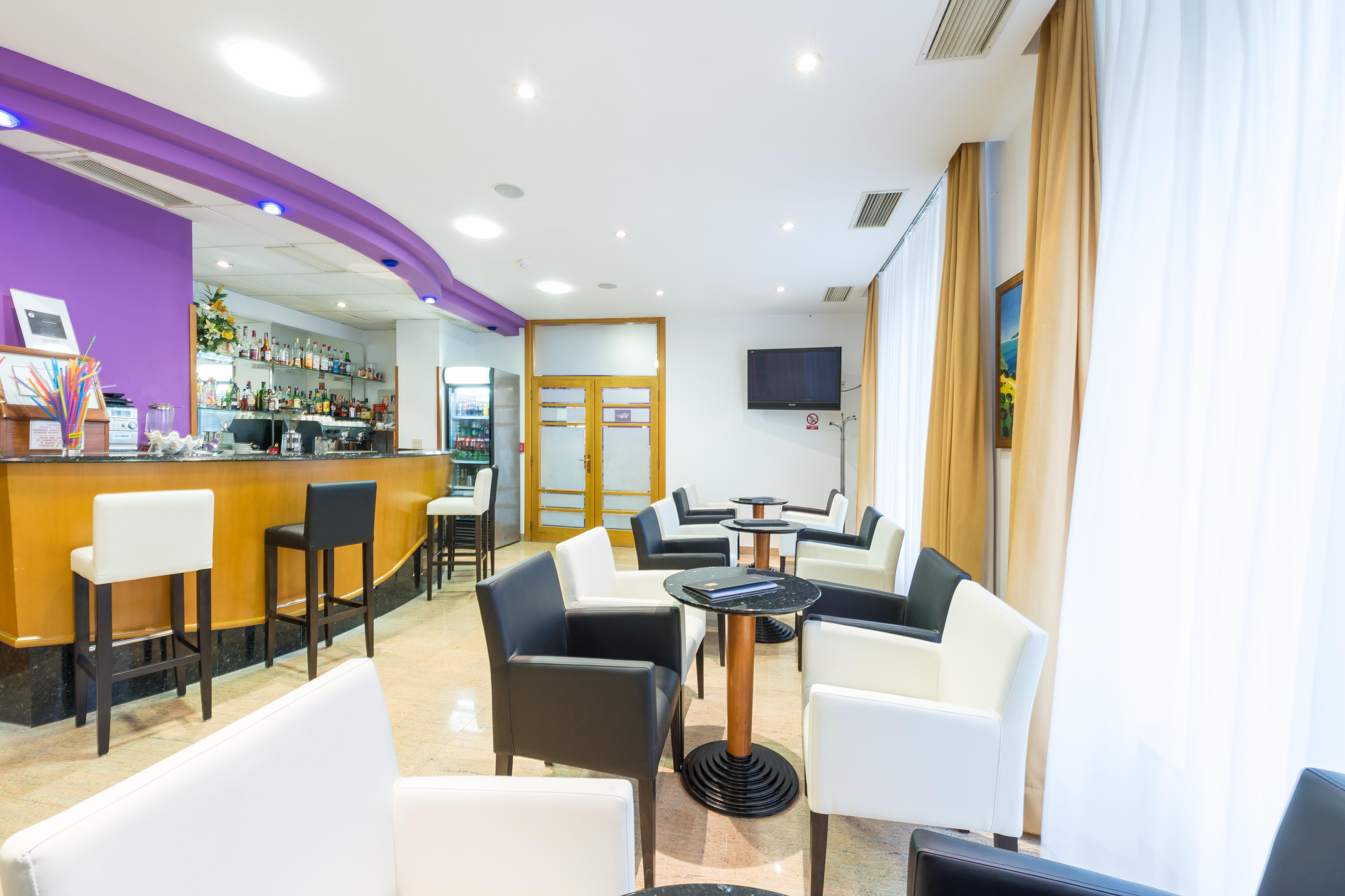 Hotel Komodor Дубровник Екстериор снимка