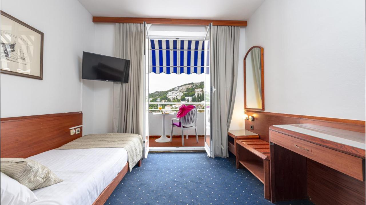 Hotel Komodor Дубровник Екстериор снимка
