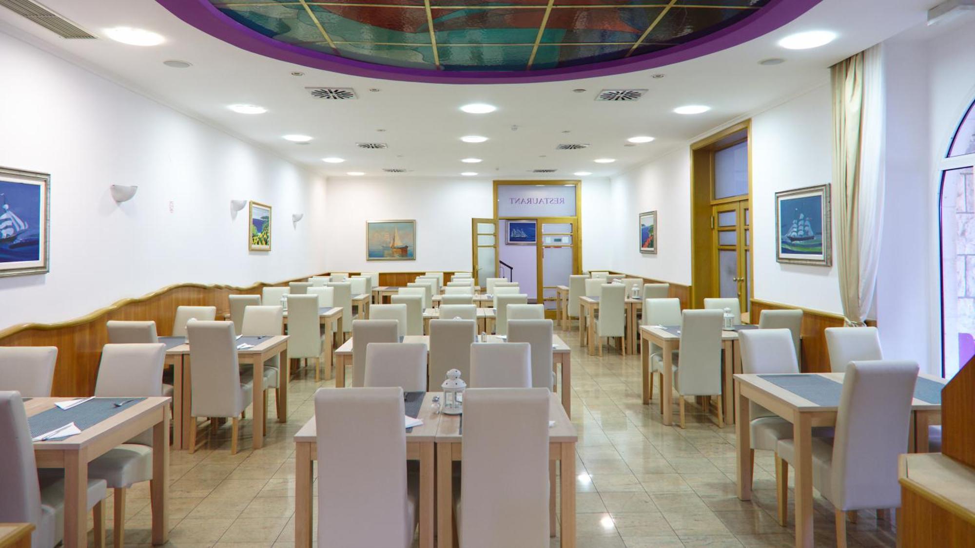 Hotel Komodor Дубровник Екстериор снимка