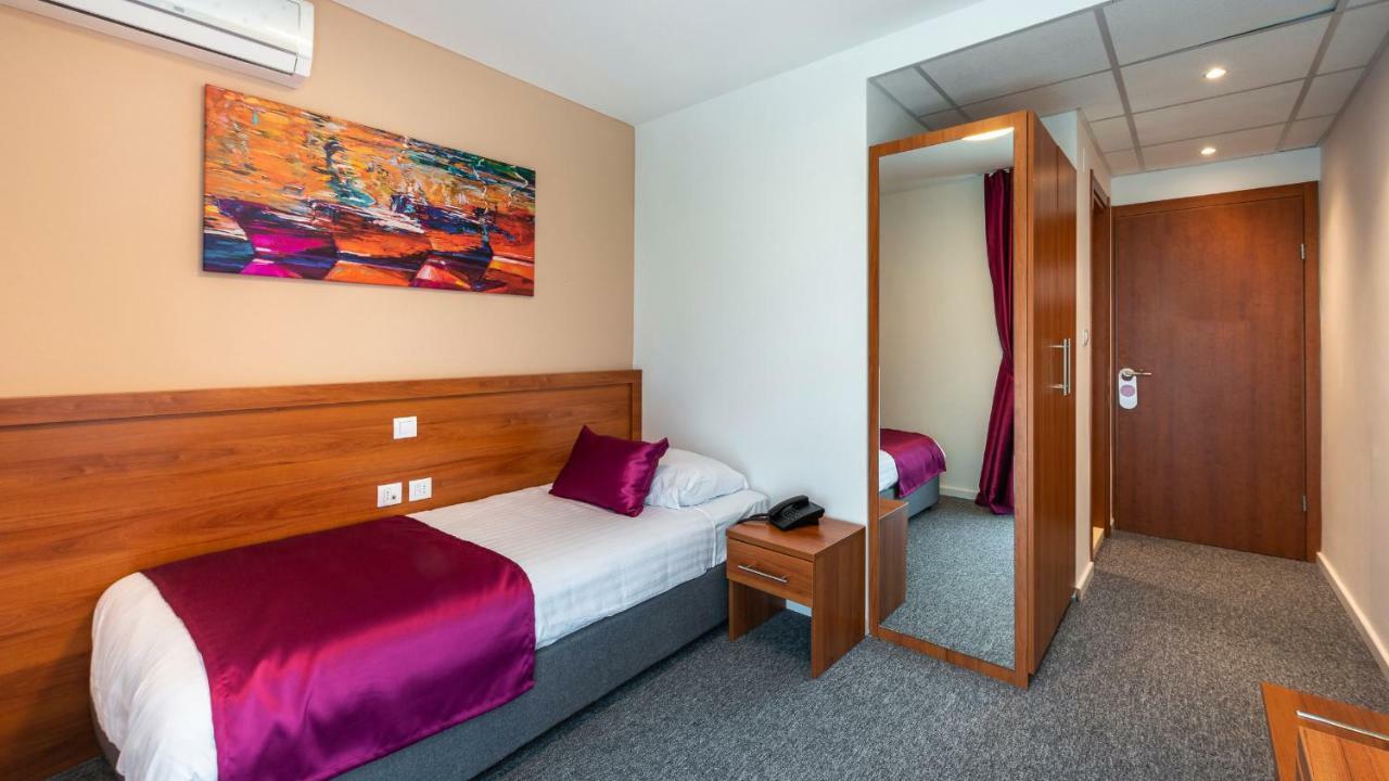 Hotel Komodor Дубровник Екстериор снимка