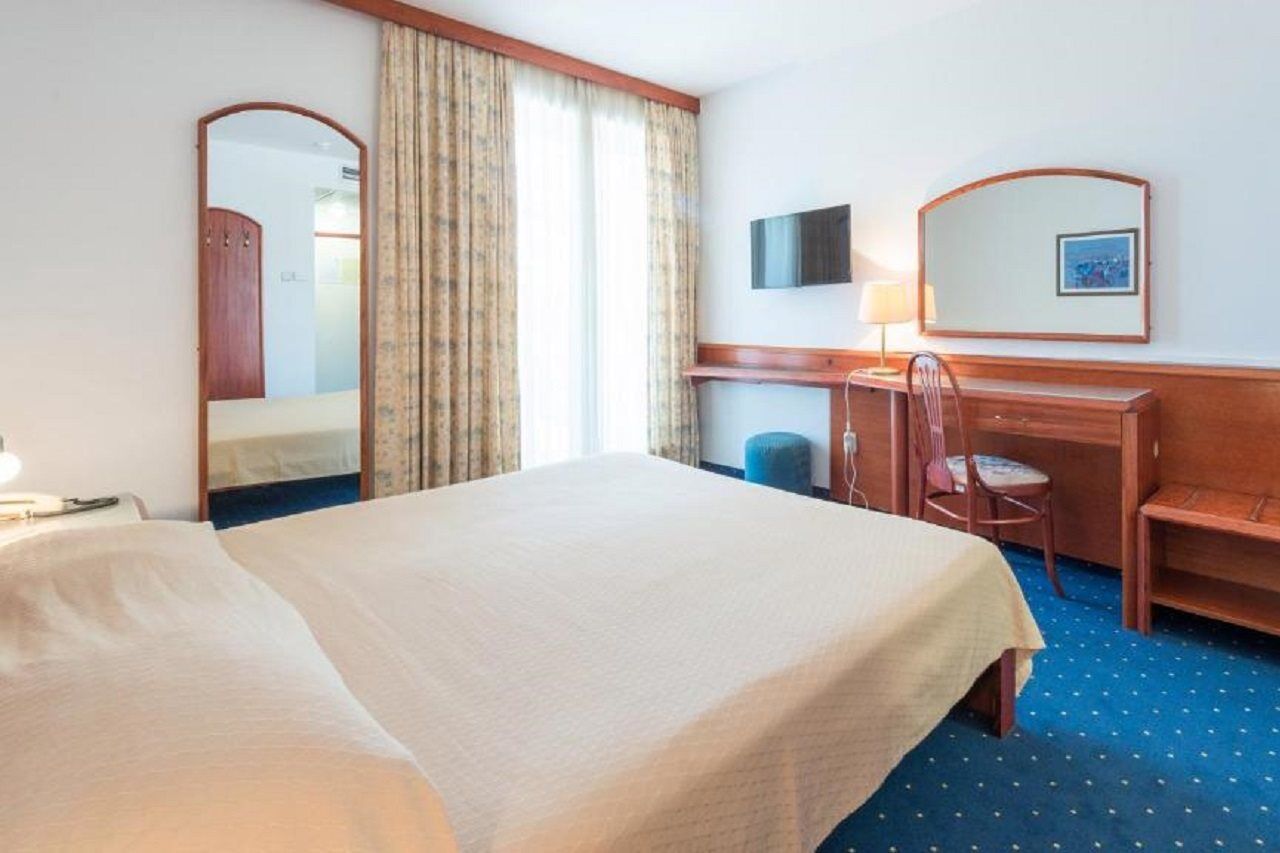 Hotel Komodor Дубровник Екстериор снимка